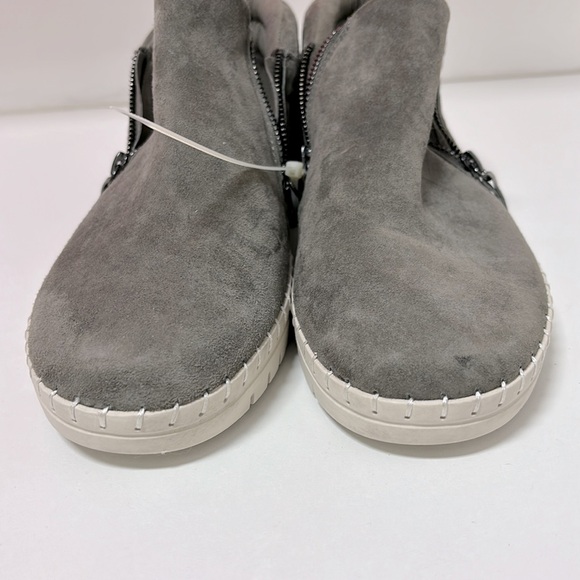Bella Vita Camberly Suede Bootie - Picture 5 of 15